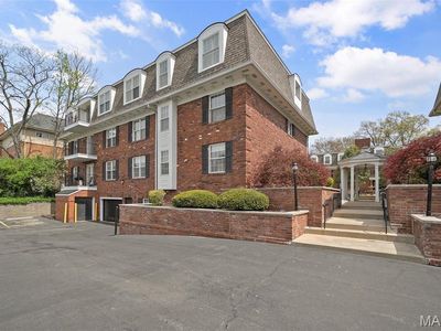 528 N Kirkwood Rd APT 2B, Saint Louis, MO, 63122