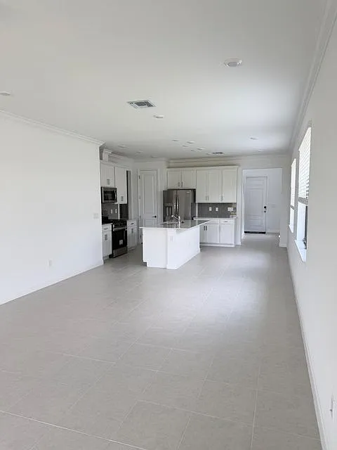 3 bed, 3.0 bath, 2004 sqft, $2,800 — Photo 4