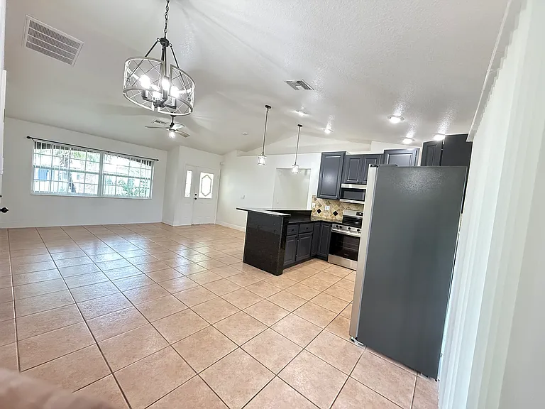 2712 SW 2nd Ave — Photo 13