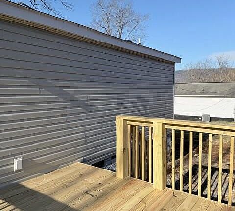 3rd image of 131 Southside Ave