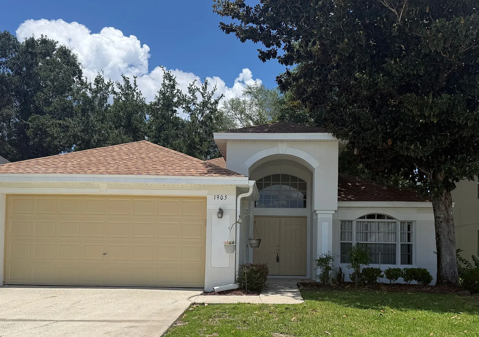 Beautiful 3 bed/2 bath home with Lawn Care Included — Photo 1