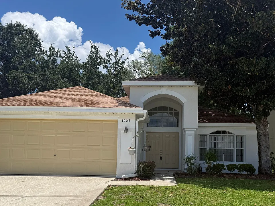 1905 Pine Bay Dr