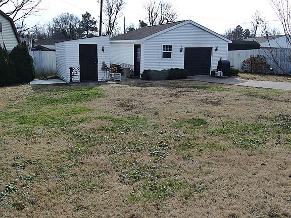 4th image of 2916 Cravens Ave
