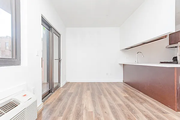 Rented by The InHouse Group | media 39