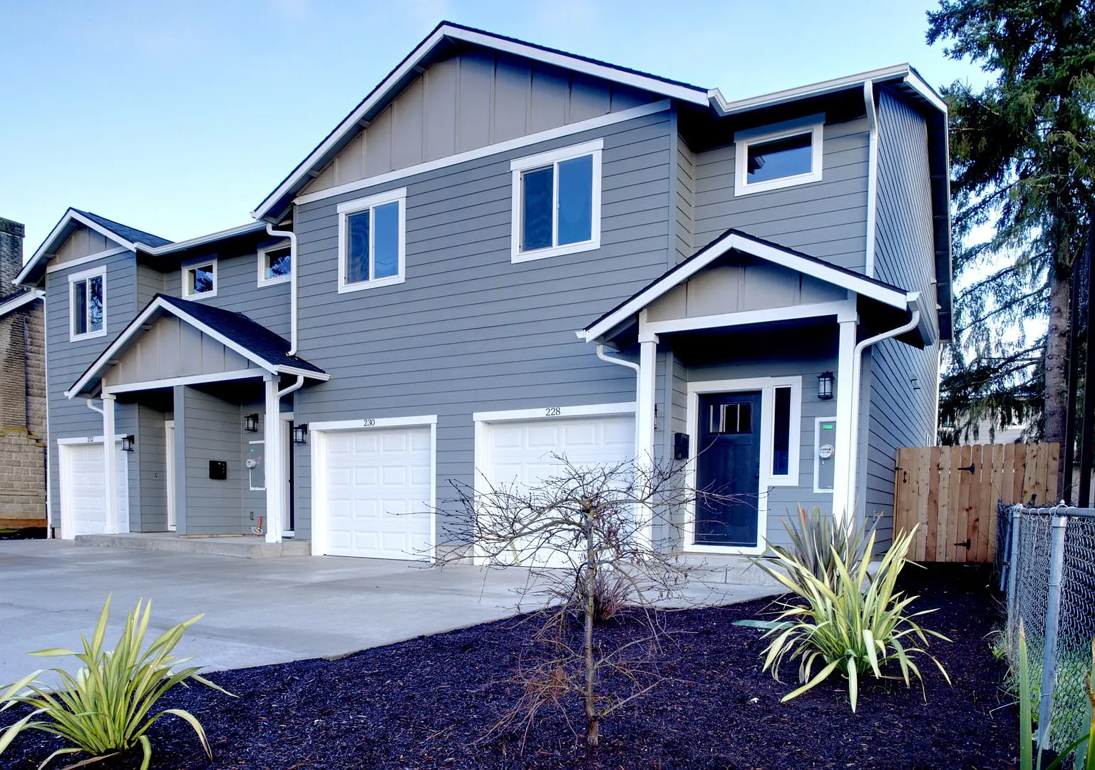 Brand New 3 Bedroom 2.5 bath Triplexes — Photo 1