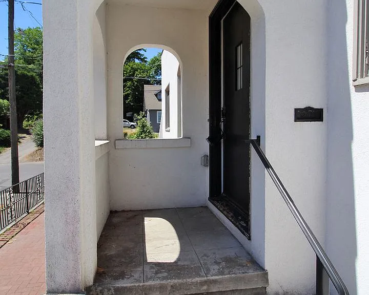 2905 SE Alder St — Photo 1