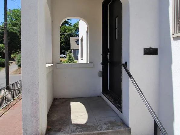 Gorgeous Remodeled Belmont 2 Bedroom Mediterranean-Style with Garage!, 2905 SE Alder St, Portland, OR 97214