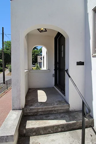 Gorgeous Remodeled Belmont 2 Bedroom Mediterranean-Style with Garage! Photo 1 Gorgeous Remodeled Belmont 2 Bedroom Mediterranean-Style with Garage! Photo 1