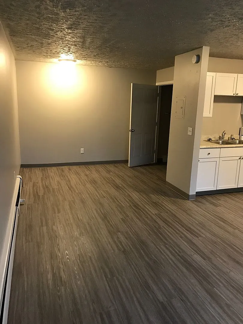 10 19th Ave SW — Photo 3