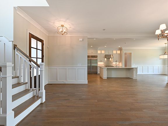 3rd image of 110 Farwood Ct