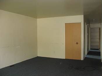 3rd image of 402 W Flint Park Blvd