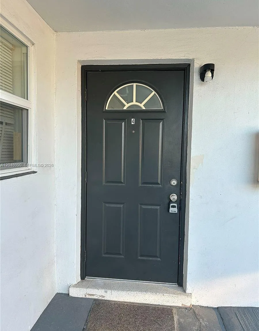 Lauderdale Park 6-33 1/2 — Photo 1