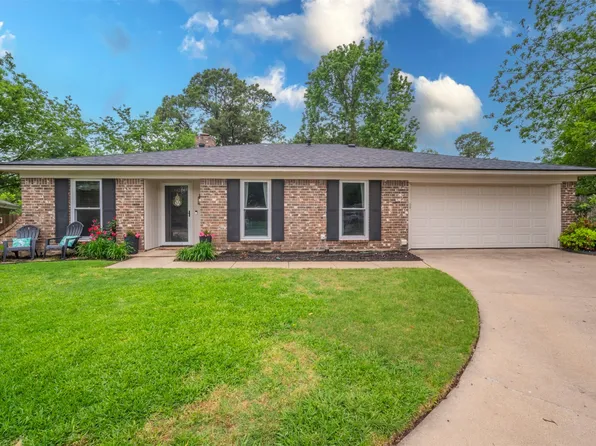 608 Spring Lake Dr, Bedford, TX 76021