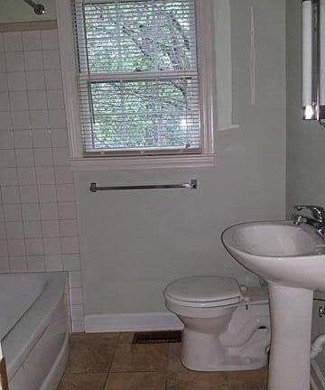5th image of 905 Haywood St