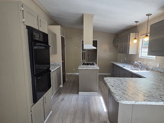 3rd image of 3526 Highview Ct