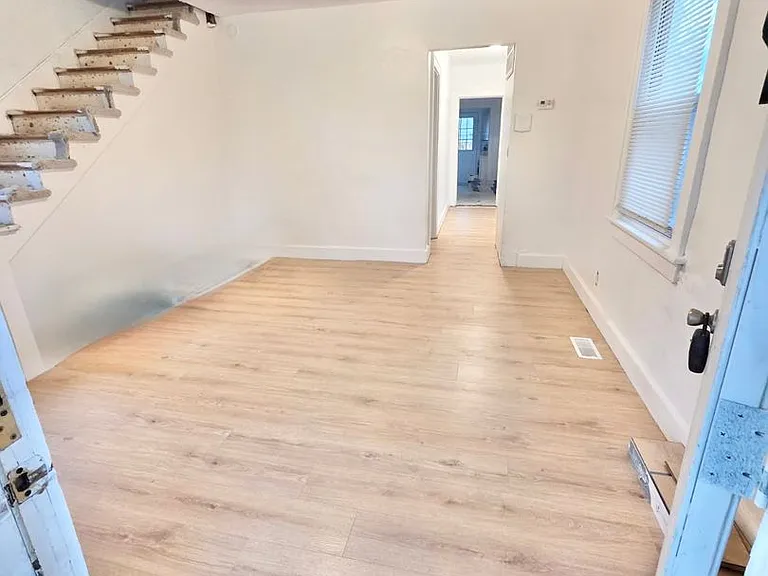 829 43rd St — Photo 21
