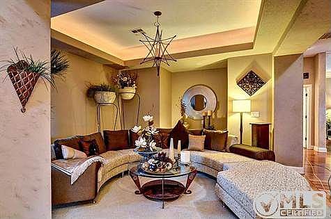 Sitting Area or Formal Dining Room