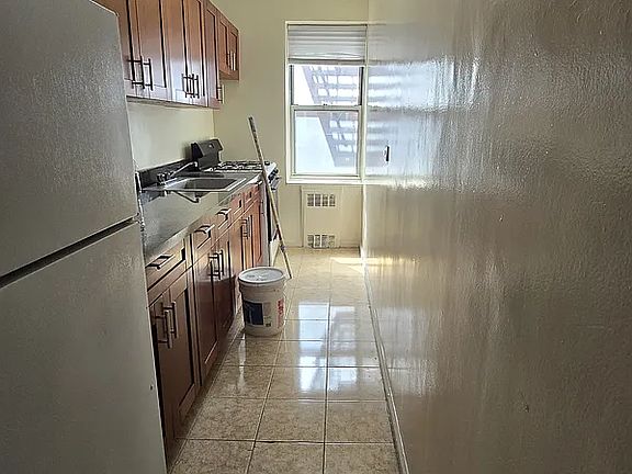 3rd image of 6712 Yellowstone Blvd APT E16