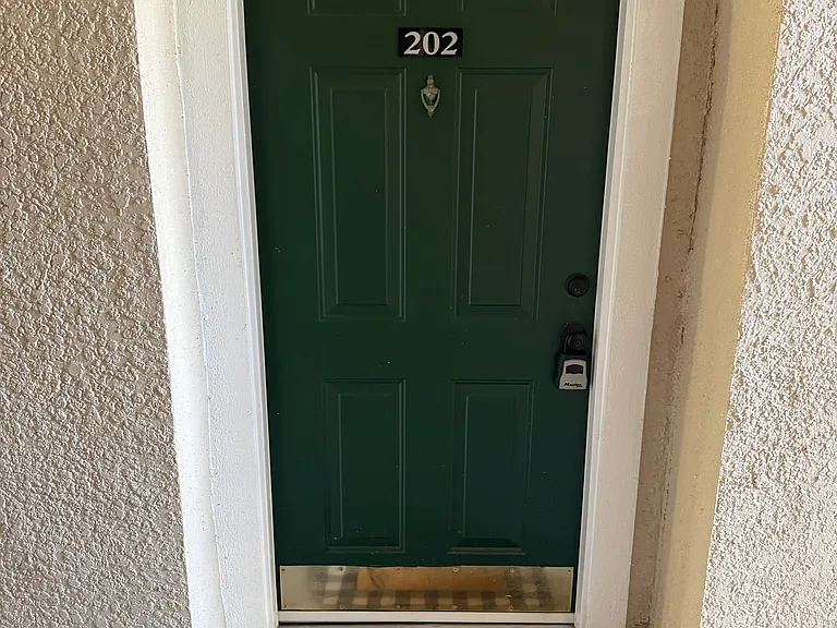 5152 Northridge Rd #202 — Photo 18