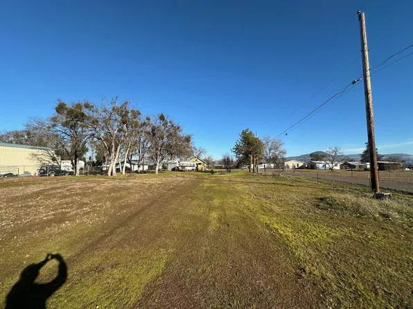 5303 Table Rock Rd, Central Pt, OR 97502