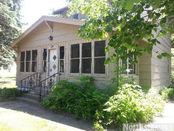 2nd image of 1020 3rd Ave SW
