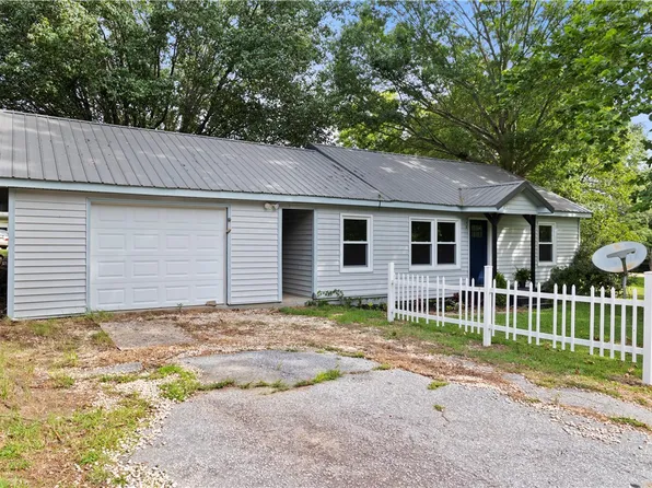 192 Hobson St, Westminster, SC 29693