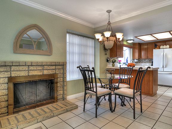 3rd image of 15926 Oak Hill Dr