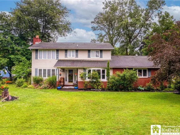 59 W Green St, Dunkirk, NY 14048