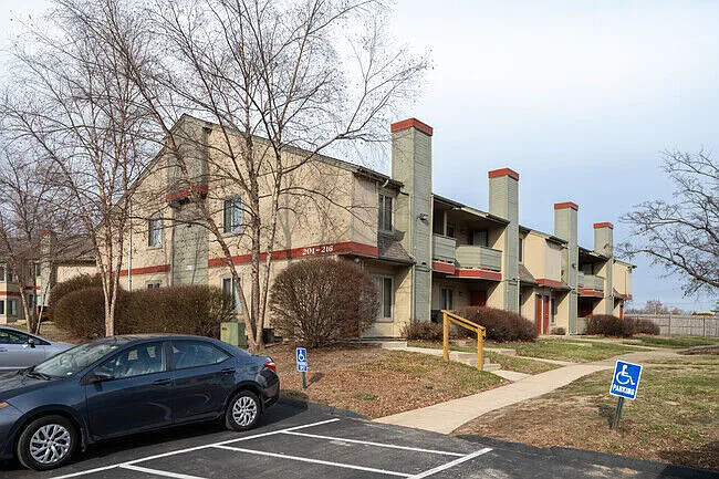 Stonehaven Apartments — Photo 27