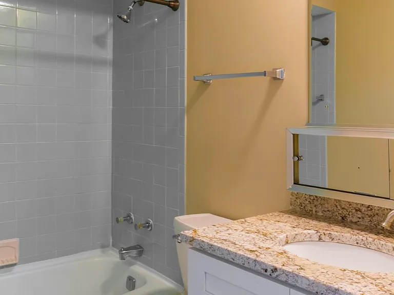5700 S Archer Ave #3B — Photo 9