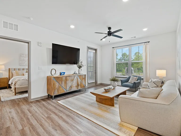 The Quinn Luxury Apartments — Photo 43