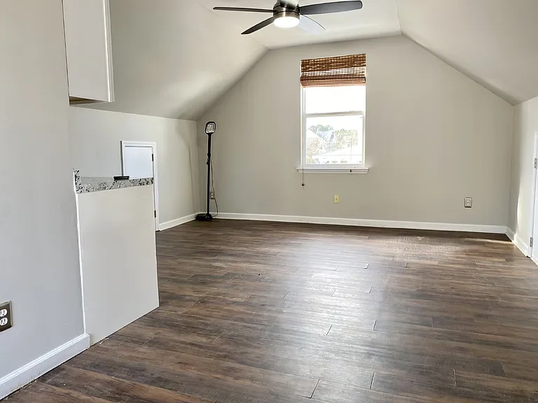 85 Pin Oak St #GARAGE — Photo 3