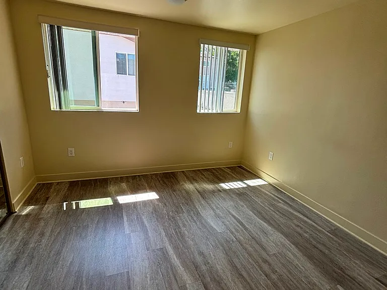 1612 N Soto St — Photo 17