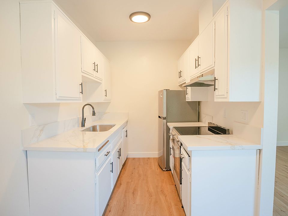 1st image of 821 W 167th St #9