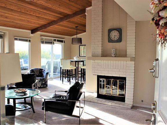 2nd image of 424 Santa Monica Dr