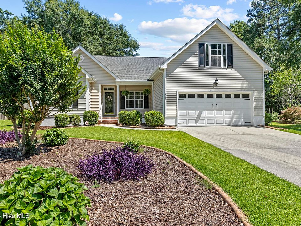 1st image of 909 Woodridge Court SE