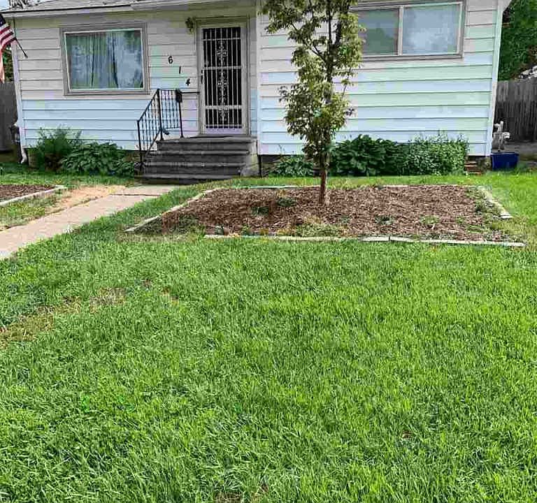 1st image of 614 E Hoffman Ave