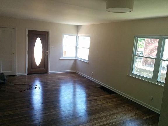 3rd image of 4240 Winthrop Ave