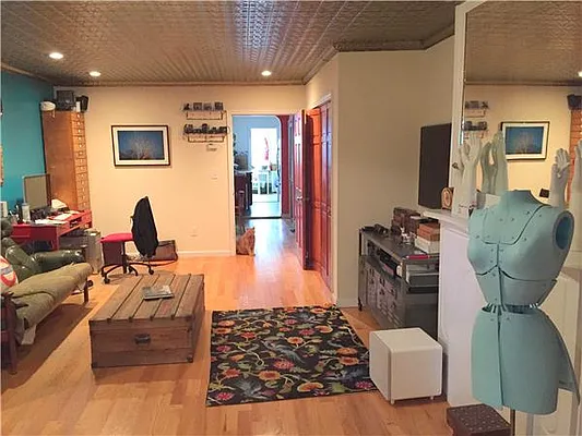 Rented by David Francis New York LLC | media 32