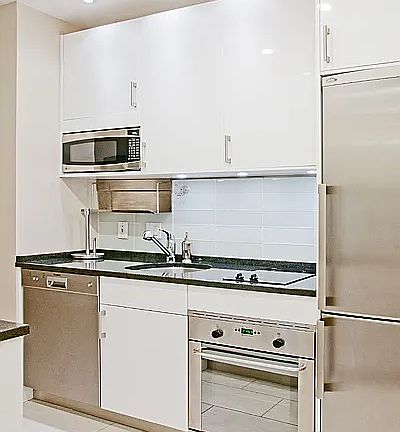 4th image of 150 W 51st St #923