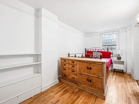 5th image of 155 E 49th St #10A