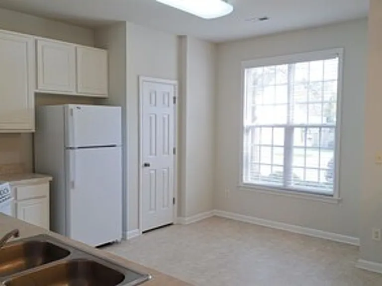 4411 Log Cabin Dr — Photo 18