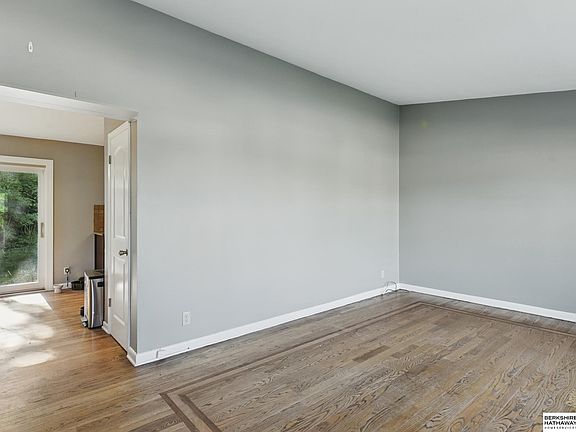 4th image of 8853 Izard Cir