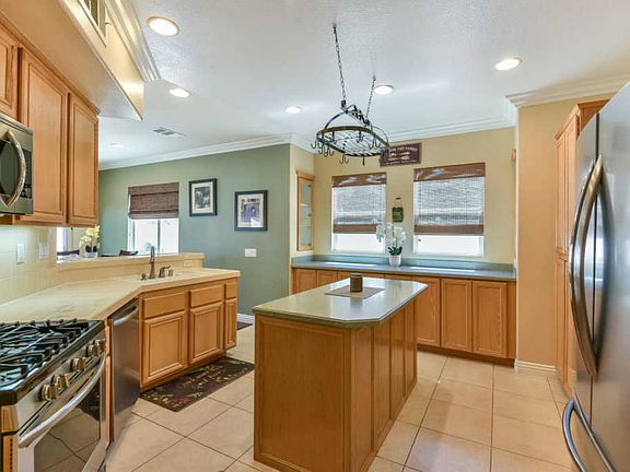 4th image of 27618 Beechwood Dr