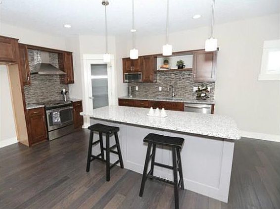 5th image of 301 Woodhaven Dr