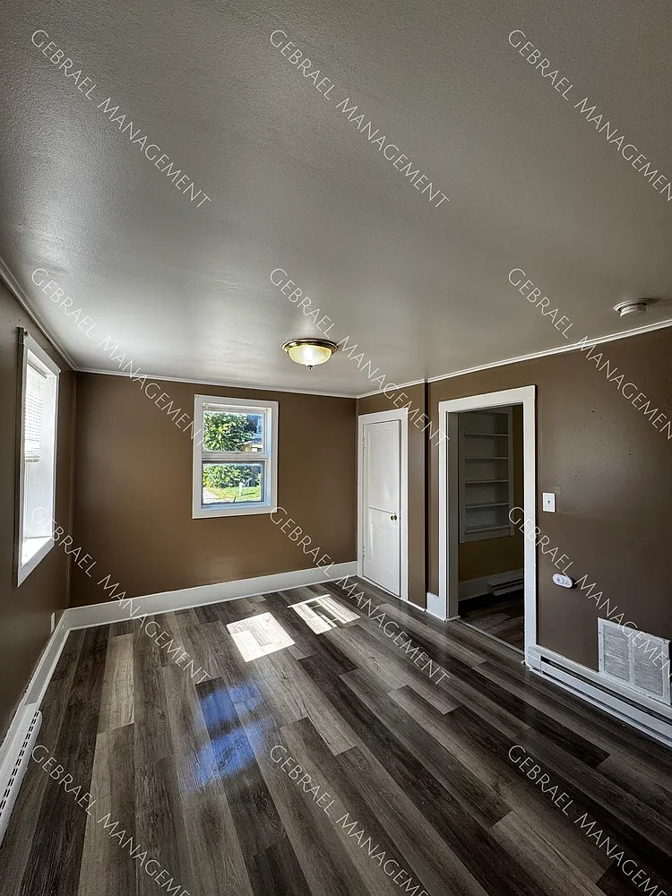 921 Ames St. NEW — Photo 2