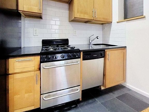 2nd image of 234 E 87th St #4R