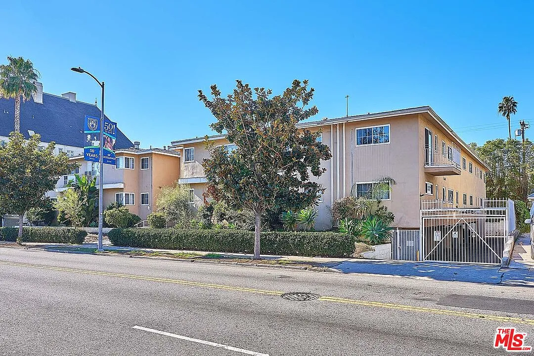 1 bed, 1.0 bath, $1,700 — Photo 2