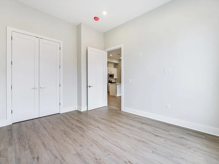 667-665 Grand St #403 — Photo 10