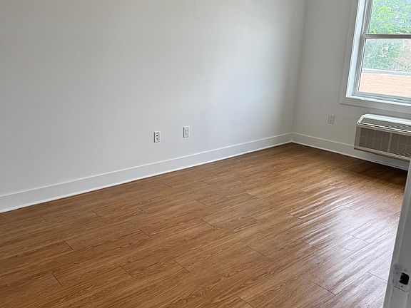 2nd image of 428 Bergen Ave #407